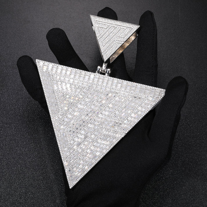 FUP MOB 18K WHITE GOLD | 50 CARAT BAGUETTE & DIAMOND MEDALLION